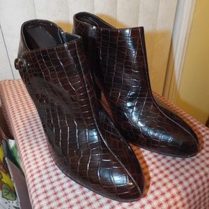 Ladies Size 8B Ankle Boots Heels